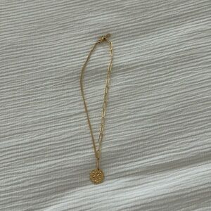 Pendant gold necklace